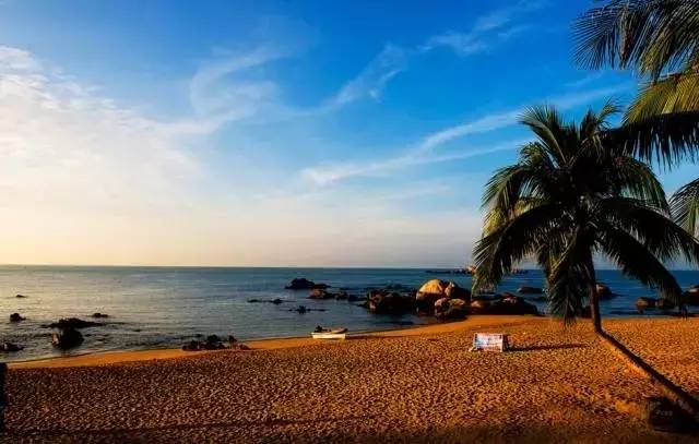 海南地理、经济与文化发展综合研究概览